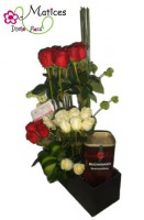 /album/fotogaleria-arreglos-florales/arreglo-para-hombre-caja-de-rosas-y-botella-jpg/